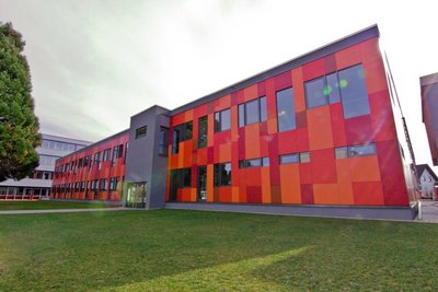 Das Schulgebäude der Landrat-Gruber-Schule