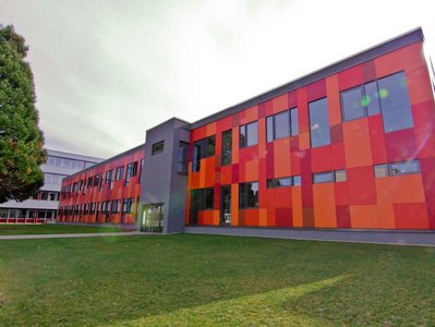 Das Schulgebäude der Landrat-Gruber-Schule